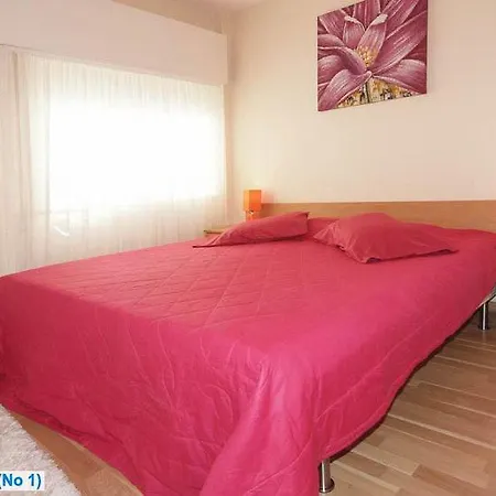 Apartment Mairoza *